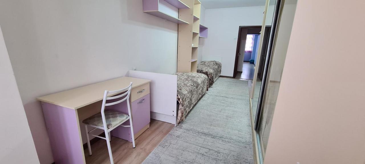 Flat In Central Bischkek Exterior foto